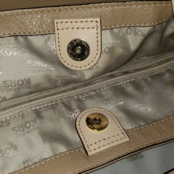 💕🔥Beige Michael Kors Bag Tote🔥💕 - Picture 9 of 12